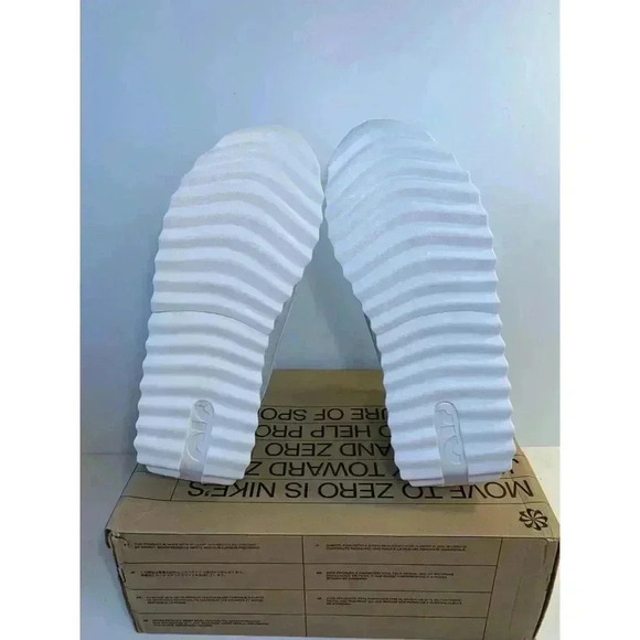 .386 Nike W Air Max Dawn, Phantom Summit White-US 10 WOMENS - Picture 6 of 6